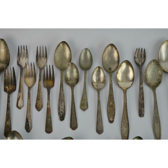Large Lot 44 Vintage Antique Silverware Flatware Mixed Brands Patterns - Picture 3 of 16